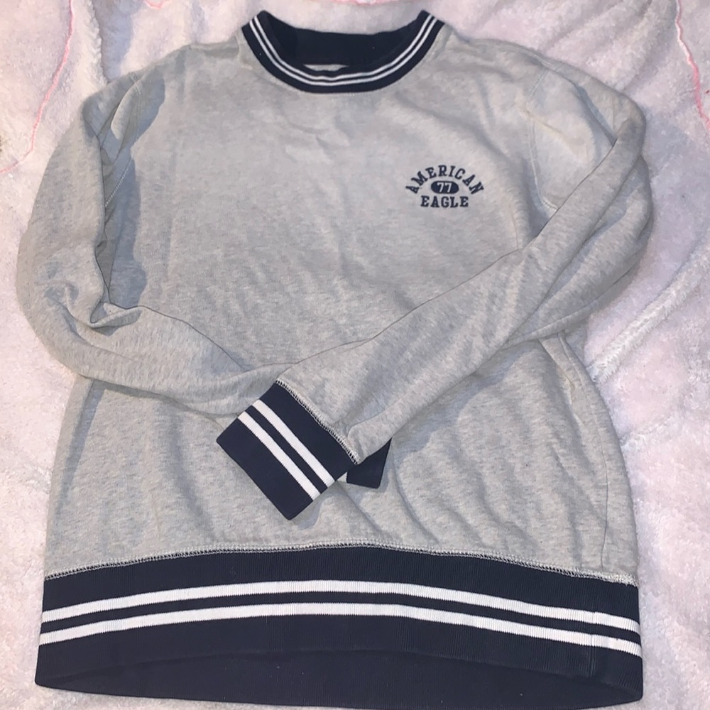 American eagle men’s super soft grey and navy crewneck sweatshirt size small